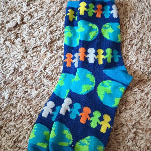 NEW world theme novelty crew socks - Picture 1 of 2